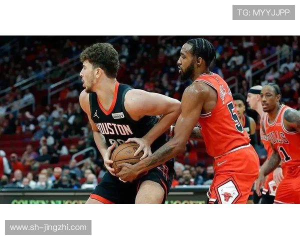 布朗尼奋力拼抢助攻范德比尔特轻松得分展现团队协作精神 布朗尼奋力拼抢助攻范德比尔特轻松得分展现团队协作精神